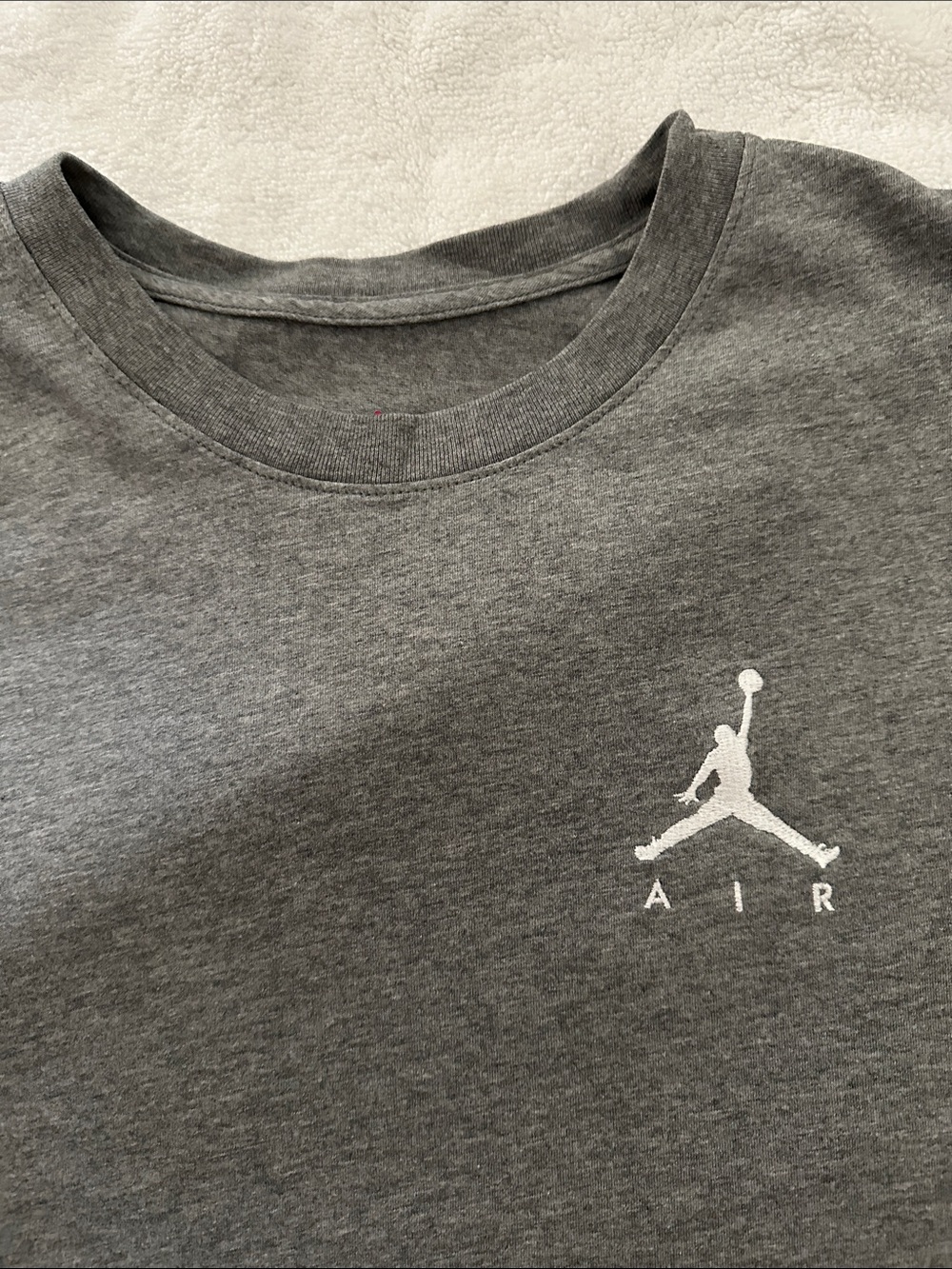 Nike Men’s Gray Crew T-Shirt with White Air Logo - Picture 2 of 6
